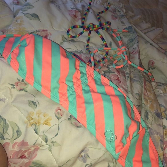 💓Two cute bathing suit tops💓 - Picture 2 of 3